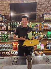 En este servicio el Bartender coloca solo sus herramientas